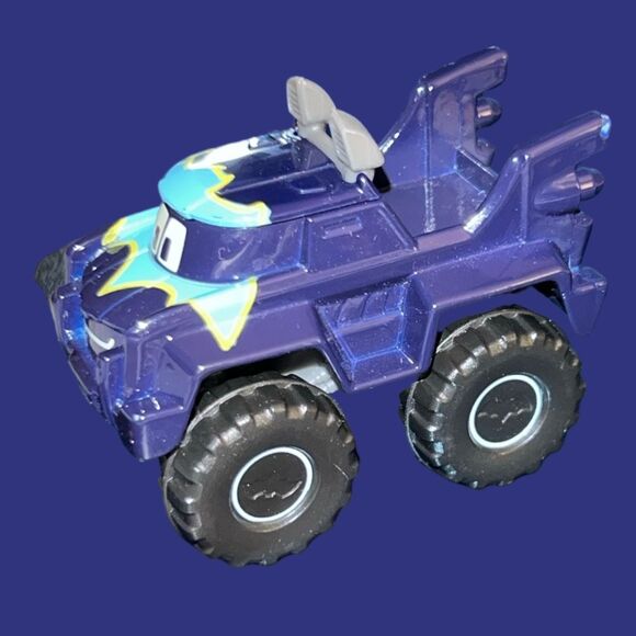 Fisher-Price DC Batwheels Buff The Bat-Truck 1:55 Scale Vehicle B17 - Picture 1 of 6
